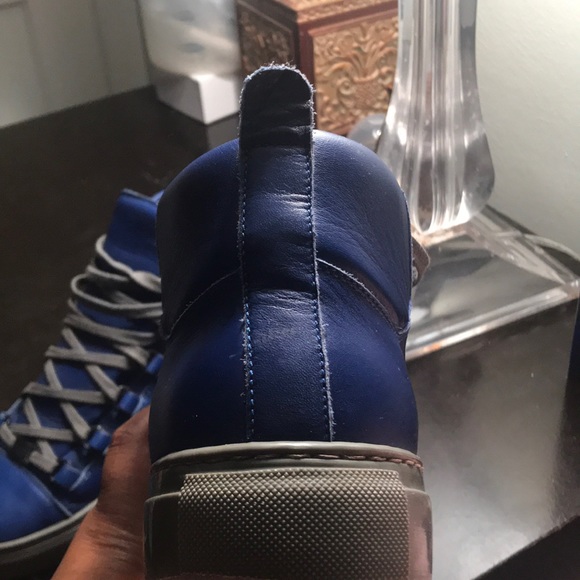 Lightly worn Balenciaga’s - Picture 5 of 7